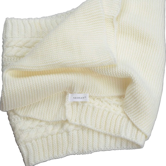 Crochet White Chunky Warm Knit Loop Scarf NIP - Picture 6 of 7